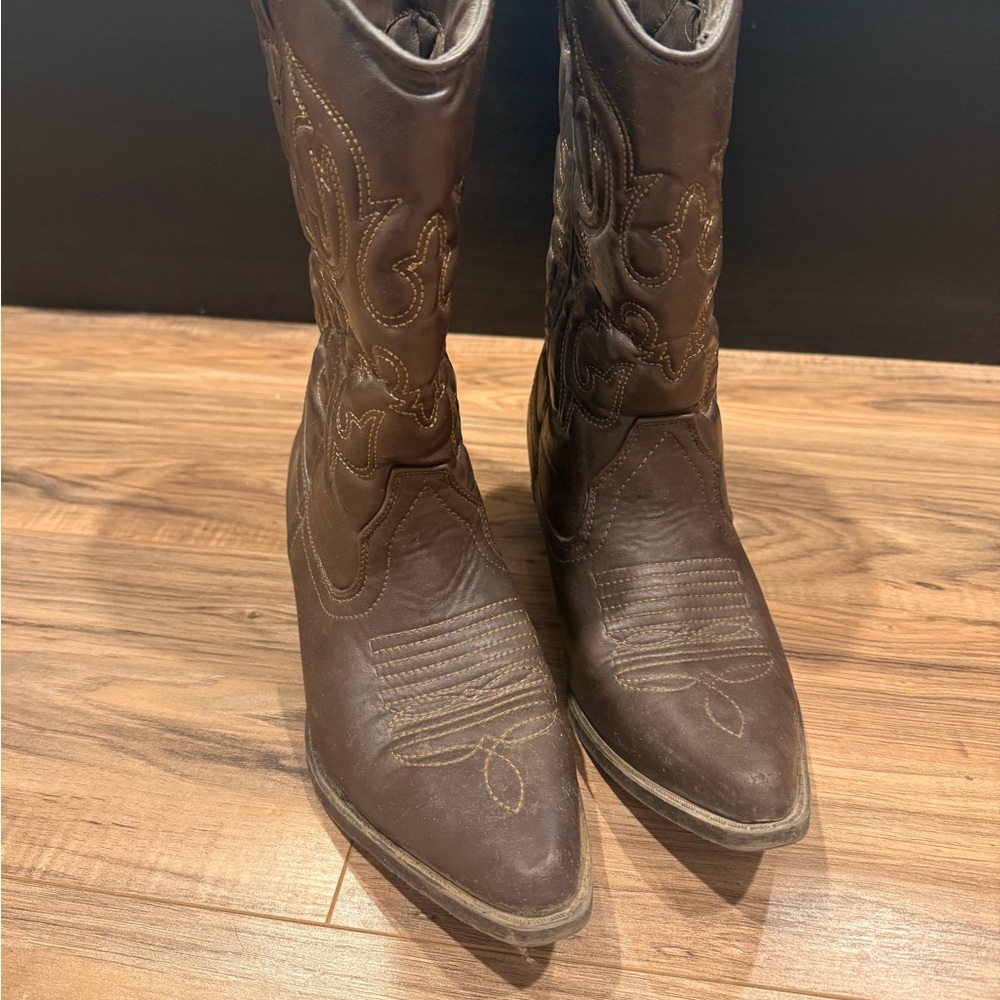 Brown cowgirl boots